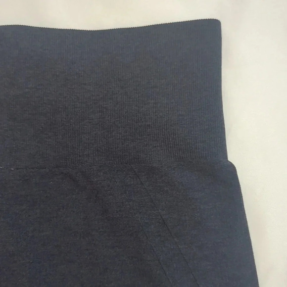 Lululemon In The Flow Crop, Color Inkwell Size 4 - Picture 13 of 16